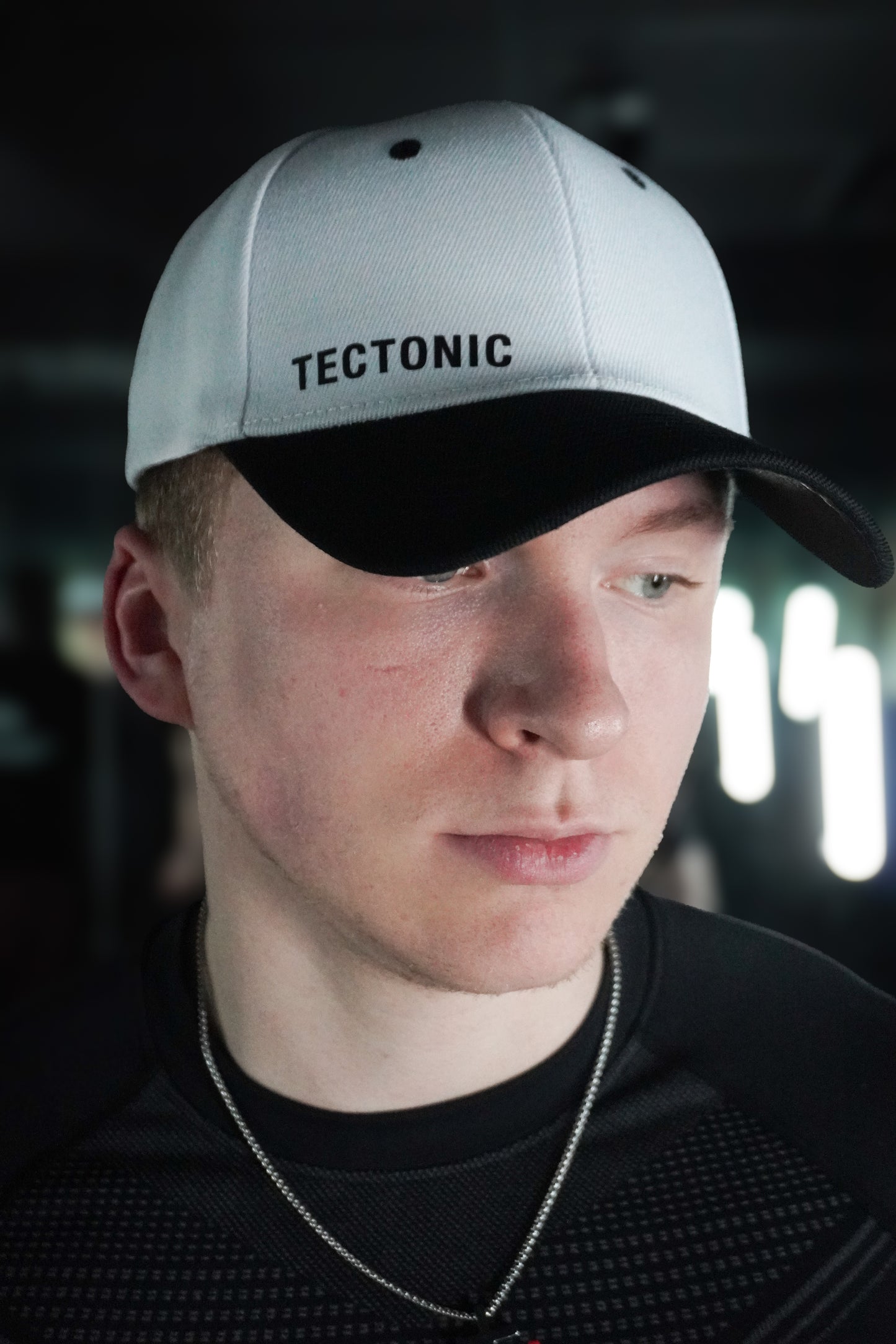 Monolith Cap